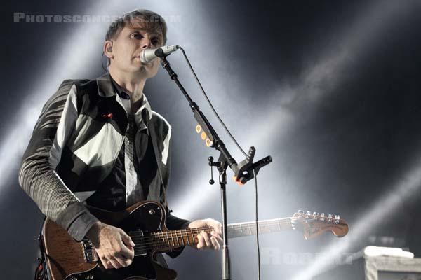 FRANZ FERDINAND - 2014-06-28 - PARIS - Hippodrome de Longchamp - Alex Kapranos
